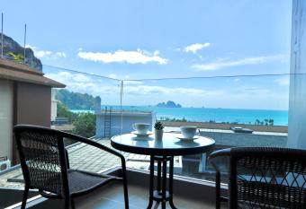 A402-Silk Condo Aonang-Sea view-5 mins walk to beach has rooms with a private hot tub