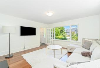 4 BDR House allows 18 year olds to book a room