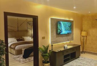 Modern 1 Bedroom Apartment by Faatir Residence has Balcony rooms