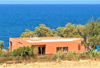 Villa Rodialos has Balcony rooms