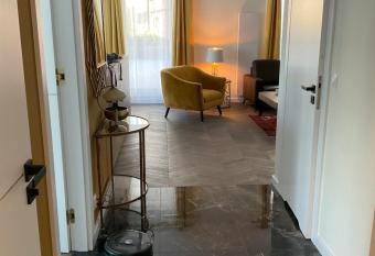 Apartament    Dwie Wie  e    allows 18 year olds to book a room