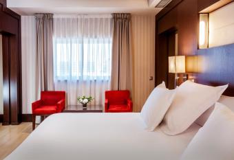 Barcel   Granada Congress has rooms with a private hot tub