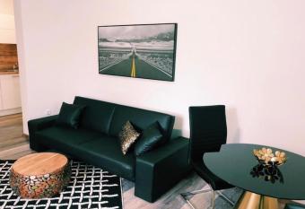 Aurora Schaar 5 allows 18 year olds to book a room