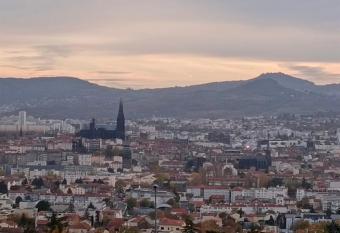 Location saisonni  re maison 6-8 personnes has Balcony rooms