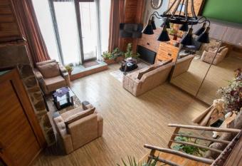 Evdo Apartments Loft2 Wooden House allows 18 year olds to book a room