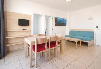 Apartamentos Tramuntana has Balcony rooms