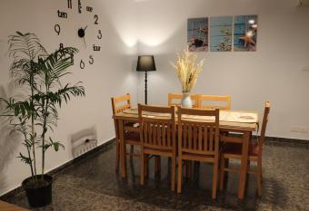 Nour 1 has rooms with a private hot tub