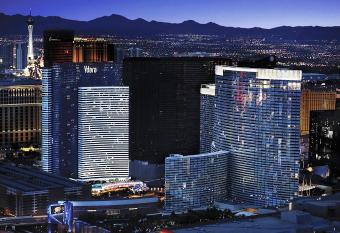 Vdara Studio Suite 011 Pool View Free Valet Parking has rooms with a private hot tub