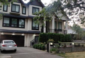 Cozy & Private 2 Bedroom Suite allows 18 year olds to book a room