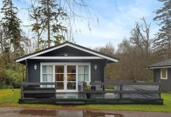 Loch Lomond Sanctuary Lodges has rooms with a private hot tub
