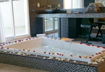 Sublime Villa Piscine Jacuzzi C  te d Azur has Balcony rooms
