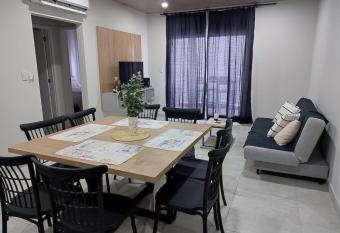 Impecable y nuevo, zona aeropuerto! has Balcony rooms