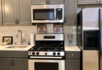 Sensational Sleeping Guesthouse w/ Wi-Fi has Balcony rooms