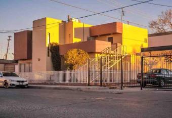 Departamento con Amplia Terraza en Excelente Zona allows 18 year olds to book a room