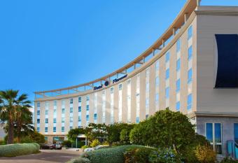 Flag Hotel Valencia Florazar allows 18 year olds to book a room