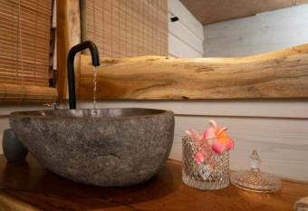 Les lodges des Vacoas has rooms with a private hot tub