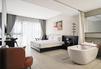 Triple E Hotel Metro Ben Thanh has Smoking rooms