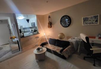 Old Town Pasadena Apartment has Balcony rooms