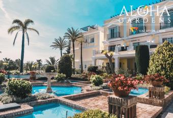 Aloha Gardens by Vacation Care has Balcony rooms