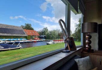 Chalet Oan t Wetter allows 18 year olds to book a room