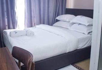 Abala Hotel has rooms with a private hot tub