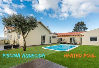 VILLAS com piscina allows 18 year olds to book a room