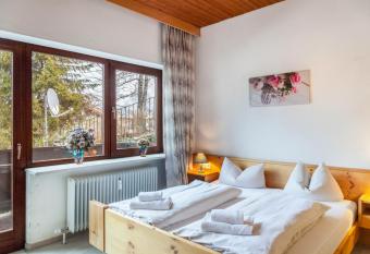 Haus Excelsior Top 5 has Balcony rooms