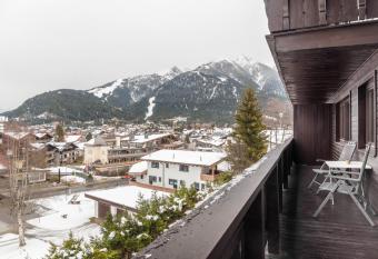 Haus Excelsior Top 21 has Balcony rooms