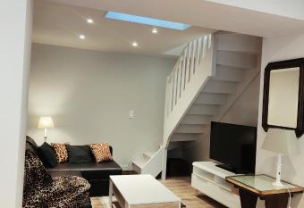 La petite maison has Balcony rooms