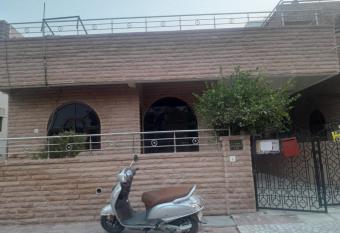 RAJASTHAN HERITAGE HOME STAY allows 18 year olds to book a room