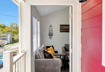 Cajun Stays Challenger B with Pool Sauna has Balcony rooms