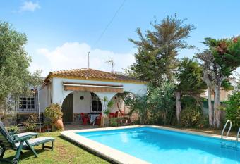 Villalu has Balcony rooms