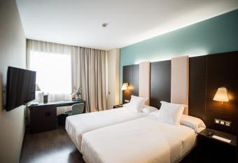 AZZ Pamplona Norte allows 18 year olds to book a room