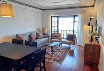 Fabulous Terrace Cascais - Checkinhome allows 18 year olds to book a room