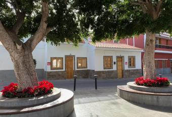 Casas La Aldea Suites Plaza allows 18 year olds to book a room