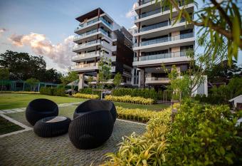 E263 Escape Beach House has Balcony rooms