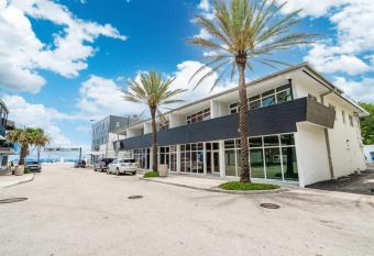 The Purple Pelican Beachfront with Ocean Balcony Unit 1 allows 18 year olds to book a room