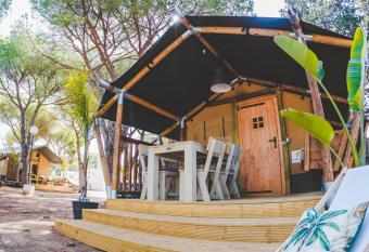 Camping Conil allows 18 year olds to book a room
