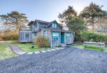 The Lucky Breaker has Balcony rooms