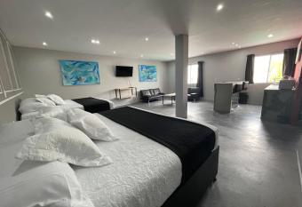 Quinta Poniente has Smoking rooms