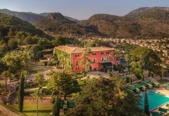 Grand Hotel Son Net allows 18 year olds to book a room