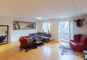 106 m2 - 50 meter fra Salling! Aalborgs mest centrale lejlighed has Balcony rooms