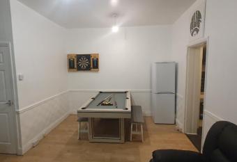 Hustlers inn apartment has Balcony rooms