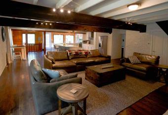 Lukin Apartament Fort Worth allows 18 year olds to book a room