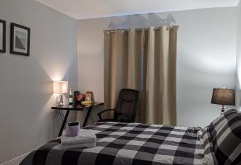 Lovely 1 Bedroom in a beautiful House on Bus Route allows 18 year olds to book a room