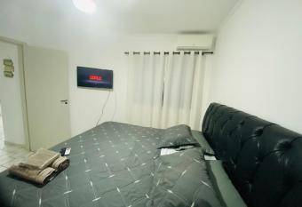 #apto pertinho da PRAIA -Wi-Fi+Vaga+Ar Cond.+Netflix has Balcony rooms