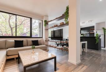 Fliphaus- Sohohaus 6 Bd 20 Pax Plaza Serrano has Smoking rooms