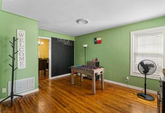 Family Home Free Coffee Close to Beach has Balcony rooms