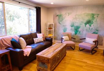 The Summit @DTC: Hot Tub + 2 Kings & Prime Location has Balcony rooms