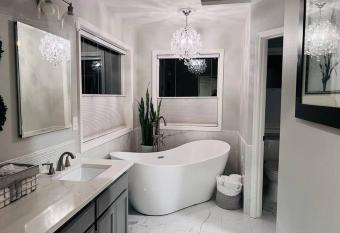 Bella- 5 bedroom beauty has Balcony rooms